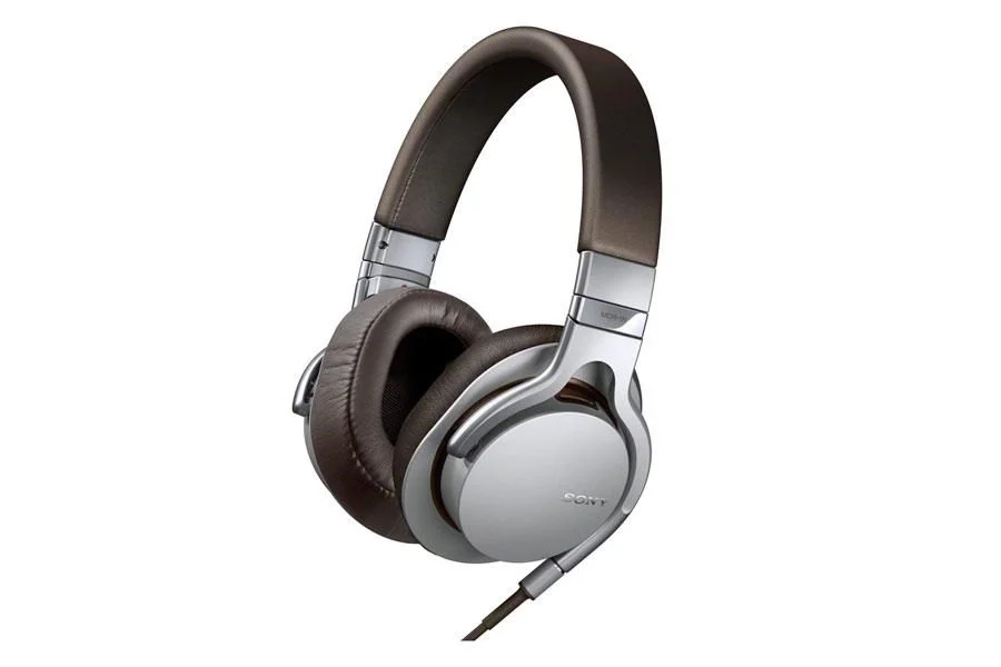 Sony MDR-1R 與 Ultimate Ears UE Fits 對比