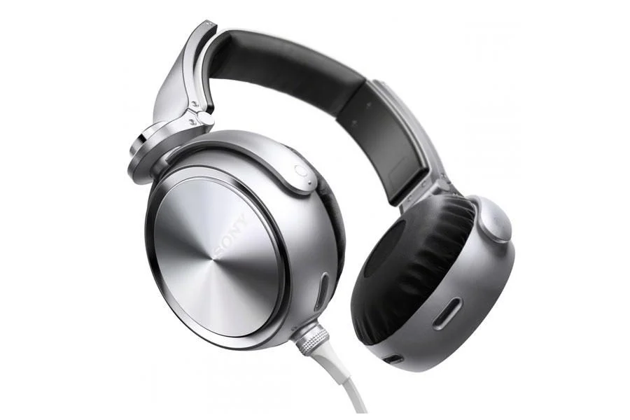 Sony MDR-XB910 對比無耳（棒）