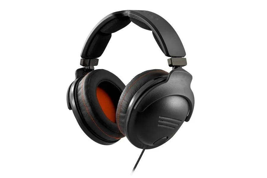 SteelSeries 9H 與 Sennheiser GSP 670