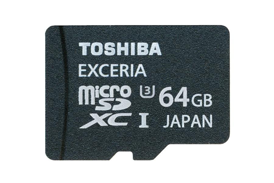 东芝 Exceria MicroSD 64 GB 与东芝 FlashAir W-03 32 GB