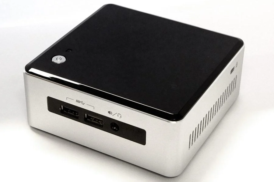 英特爾 NUC5i3RYH 與 Apple Mac Mini M2 (2023)