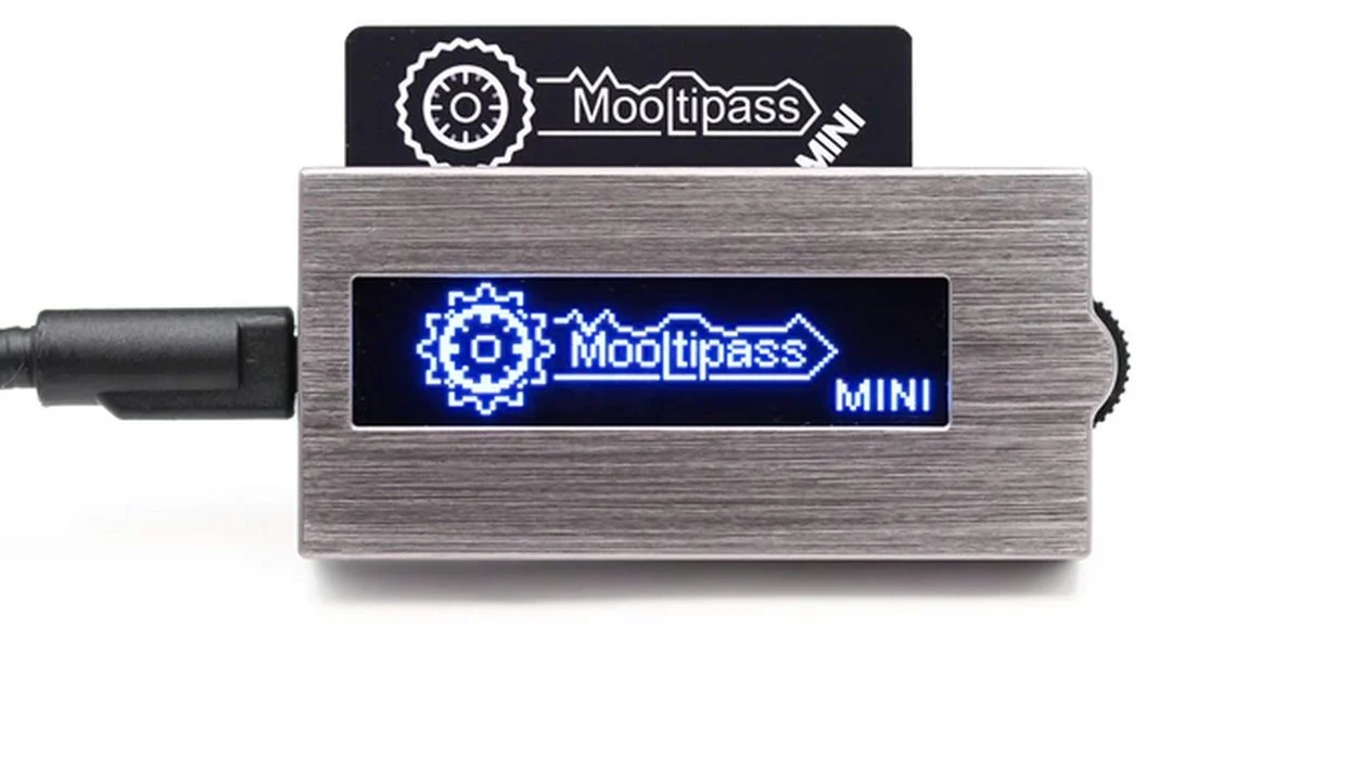 Mooltipass Mini，適合放在口袋裡的密碼管理器