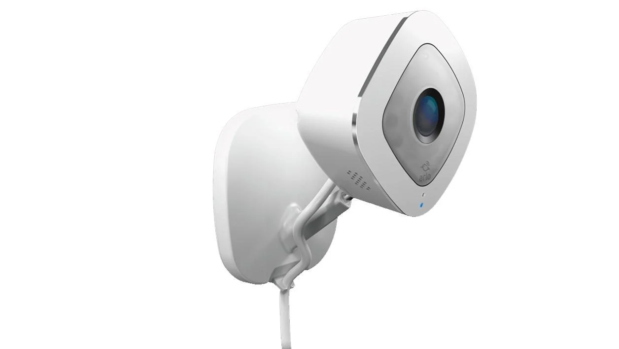 Netgear Arlo Q contre eufy 室内摄像头 2K 平移和倾斜