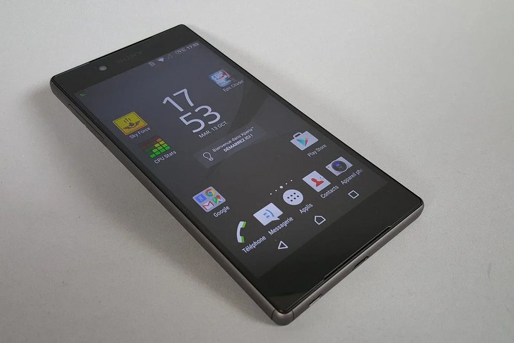 索尼 Xperia Z5 与 OnePlus Nord 4