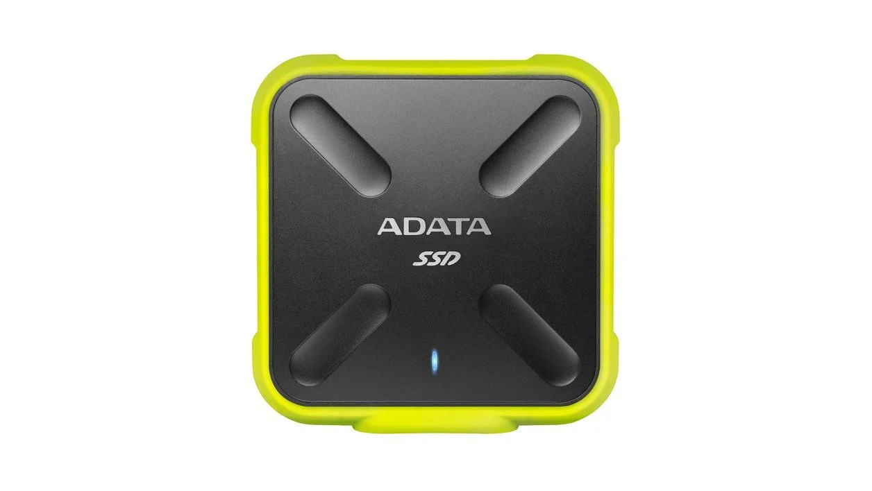 AData SD700 256 與 DataLocker DL4 FE SSD 1 轉