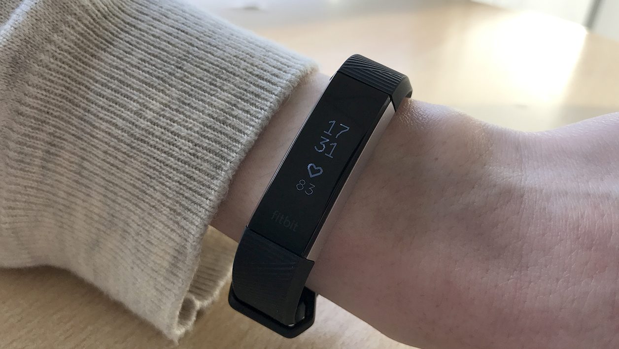 Fitbit Alta HR 与 Realme 手环