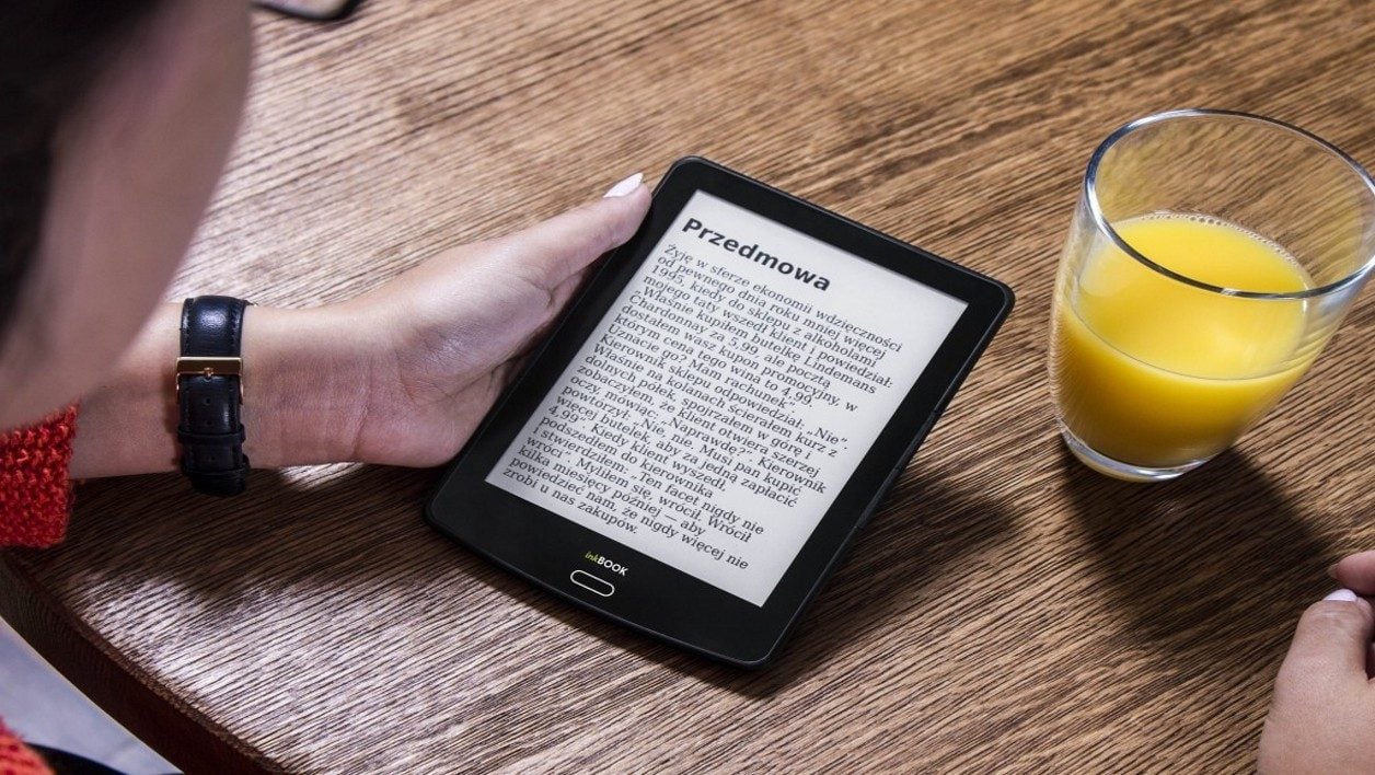 inkBook Prime 與 Amazon Kindle Oasis (2019)