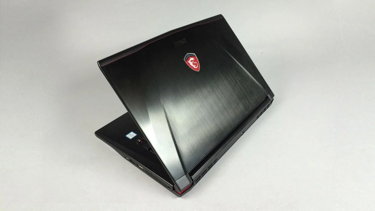 MSI GS40 6QE Phantom (6QE-014FR) กับ Asus Zephyrus M16 GU604VY-001W