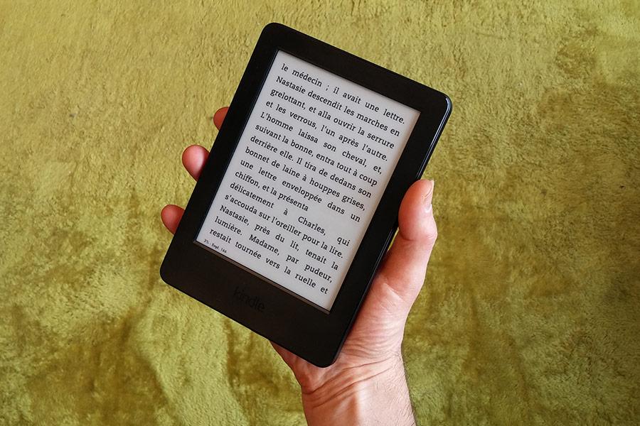 亚马逊新 Kindle (2015) 与亚马逊 Kindle Paperwhite 签名版