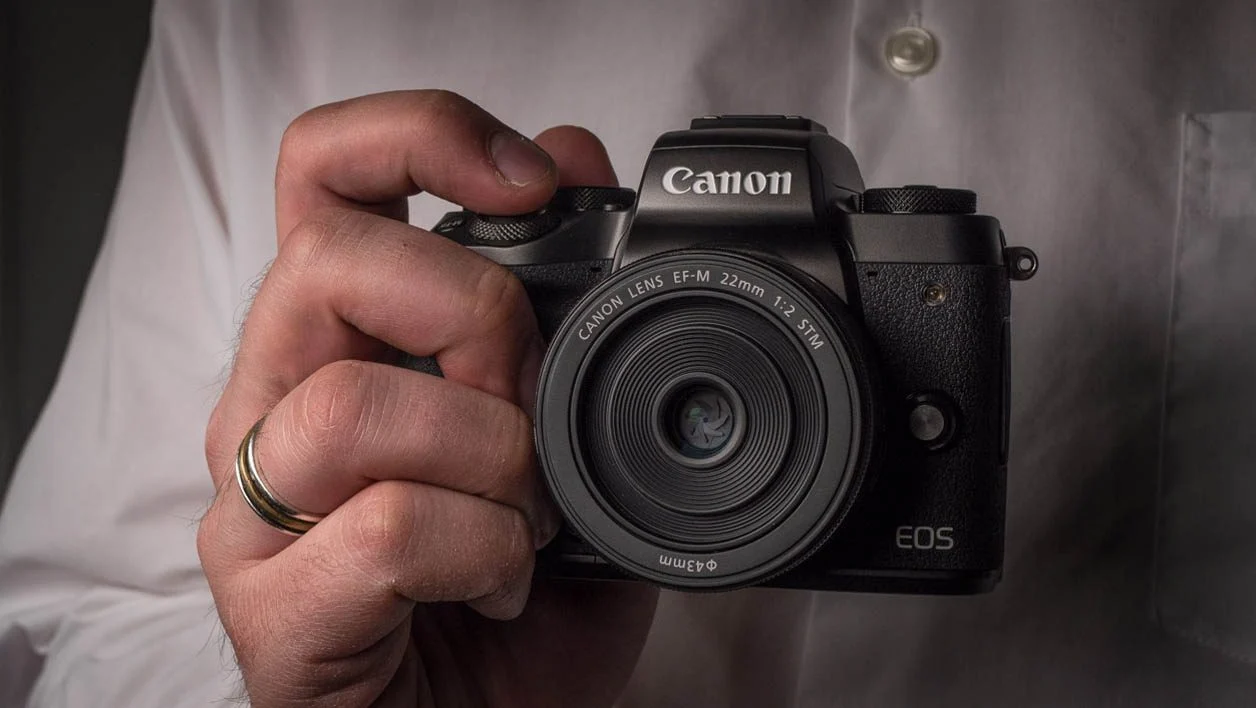 Canon EOS M5 กับ Panasonic Lumix G100