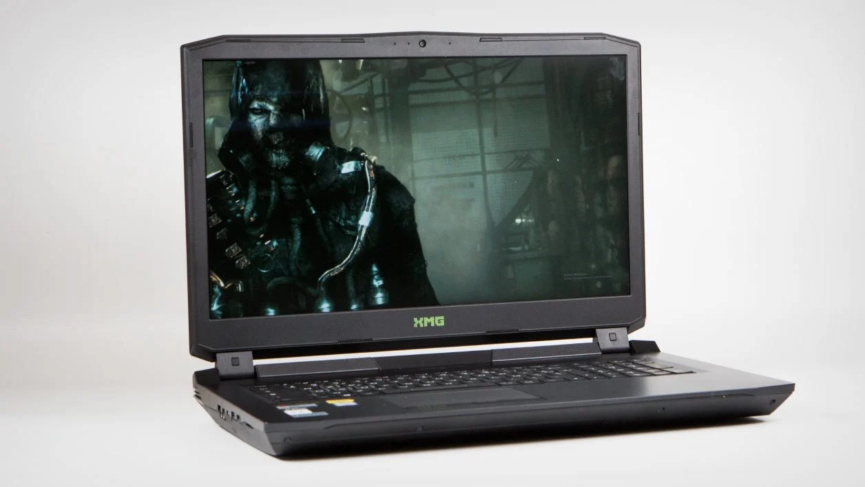 Schenker Technologies XMG U717 Ultimate 与 Alienware m18