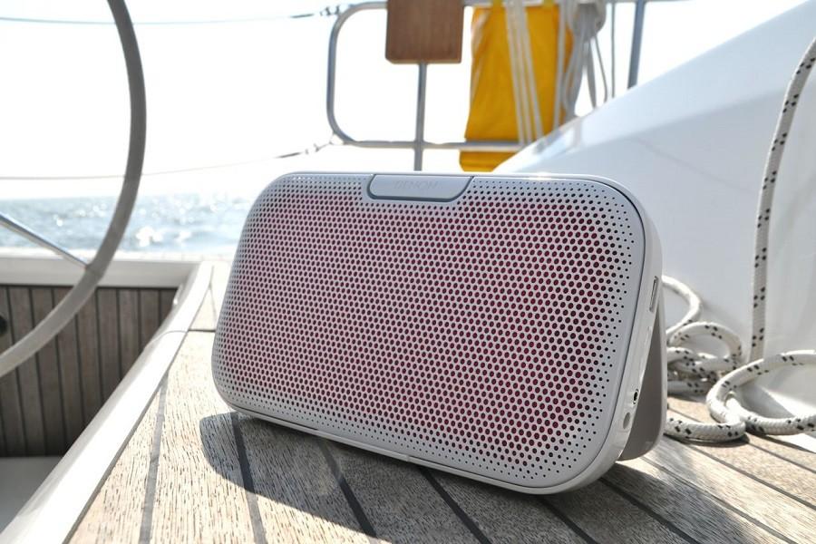 Denon Envaya 与 Bose SoundLink Flex