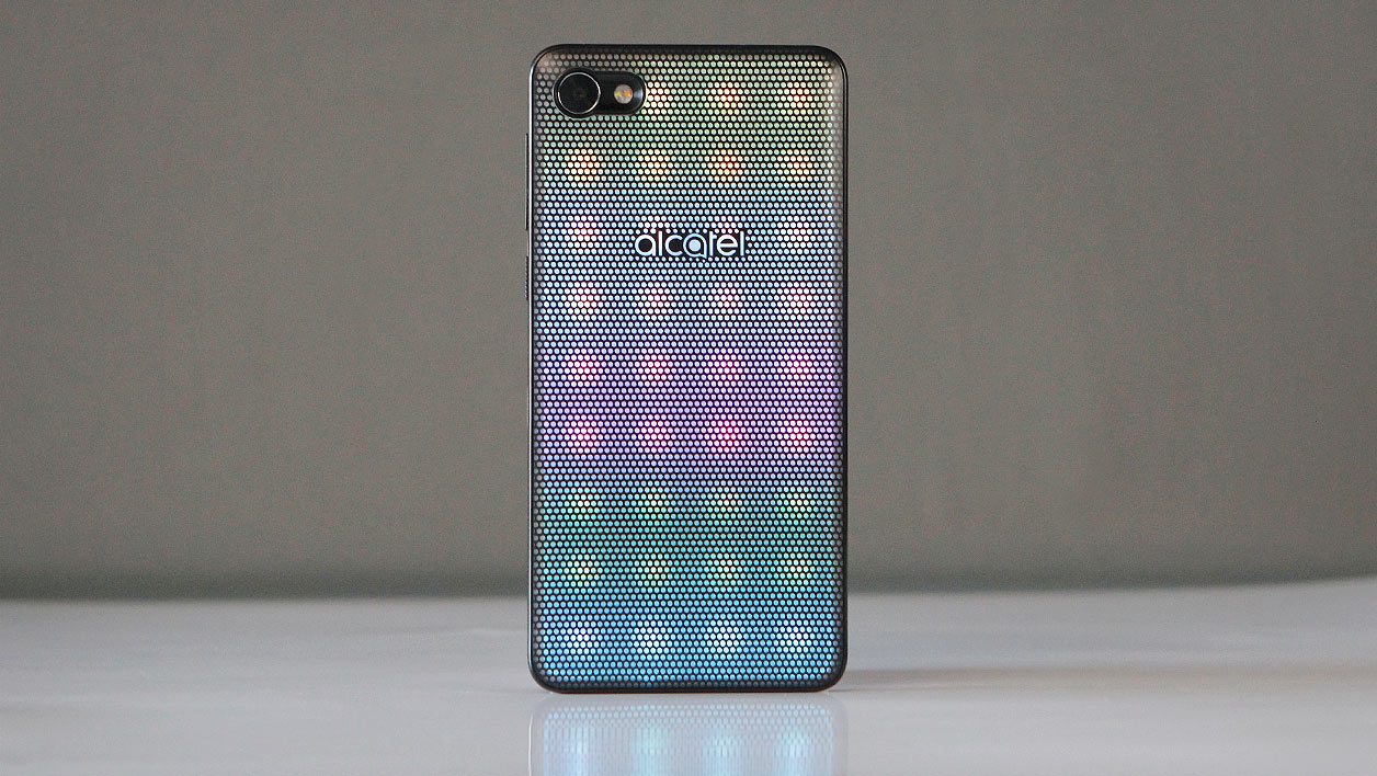 阿尔卡特 A5 LED 与 OnePlus Nord 4