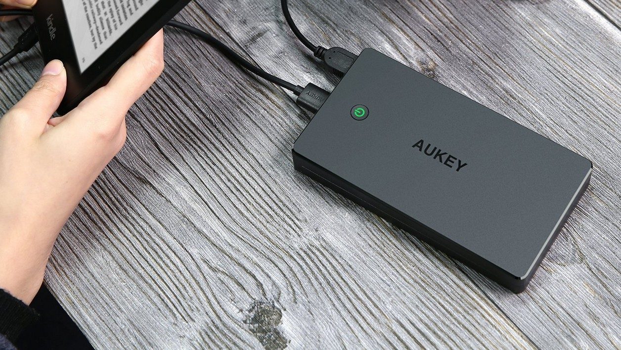 划算：Aukey 20,000 mAh 外接电池不到 21 欧元