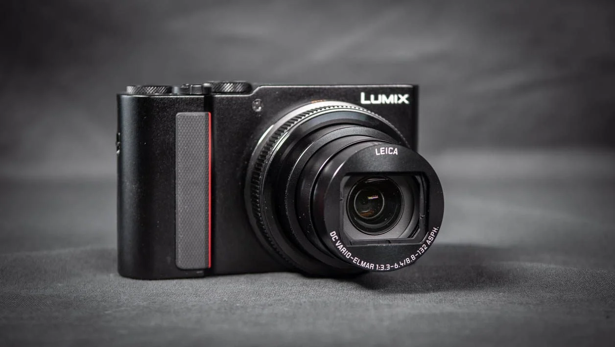 Panasonic Lumix TZ200 กับ Leica Q2