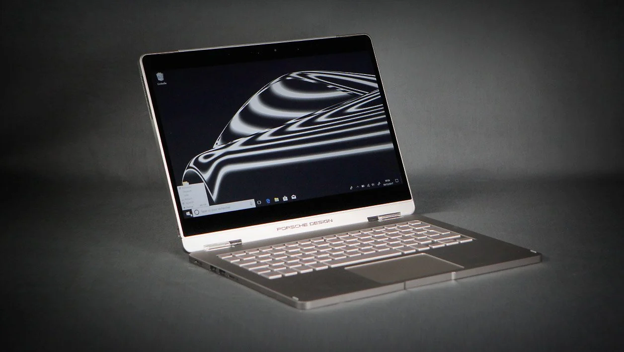 Porsche Design Book One กับ Nokia PureBook Fold 14