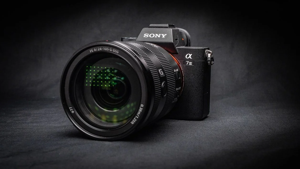 Sony Alpha A7 Mark III กับ Olympus OM-D E-M5 Mark III