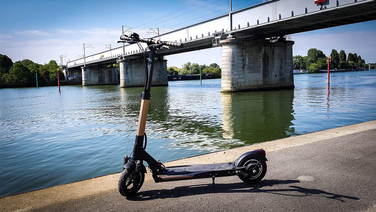 Smolt and Co Z1000 กับ Xiaomi Mi Electric Scooter Essential