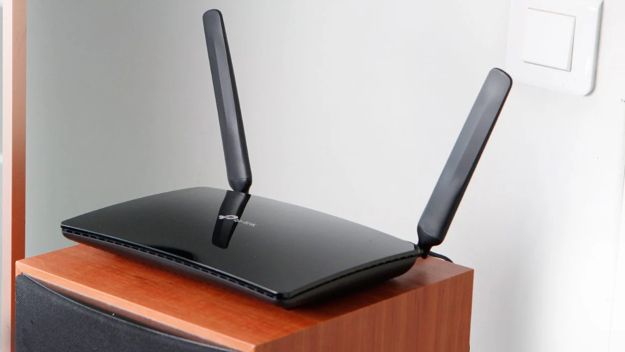 TP-LINK Archer MR400 對比 TP-LINK Deco XE75