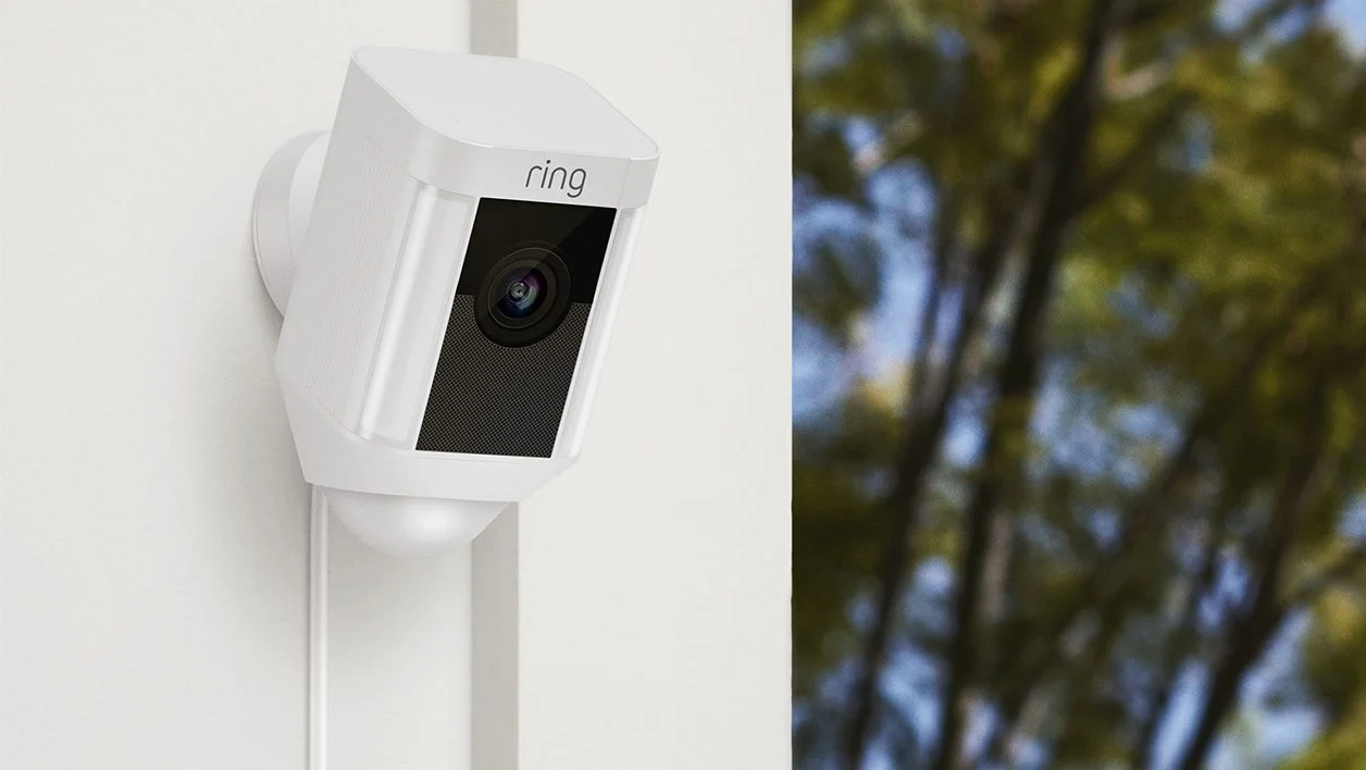 Ring Spotlight Cam แบบมีสายกับ Google Nest Doorbell