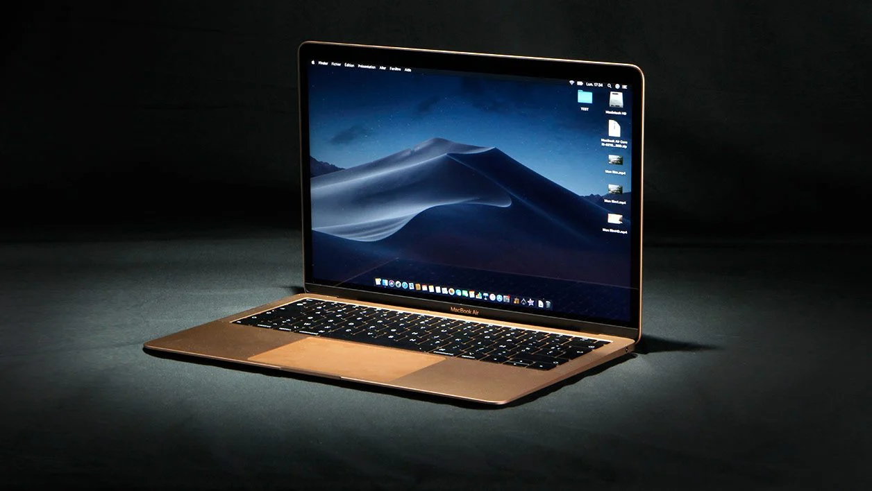 Apple MacBook Air 13 นิ้ว 128GB Core i5 1.6GHz เทียบกับ Apple MacBook Pro 14 นิ้ว 2023 M2 Max