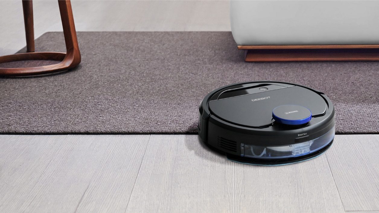 Ecovacs Robotics Deebot Ozmo 930 (DG3G) กับหุ่นยนต์ดูดฝุ่น Realme TechLife