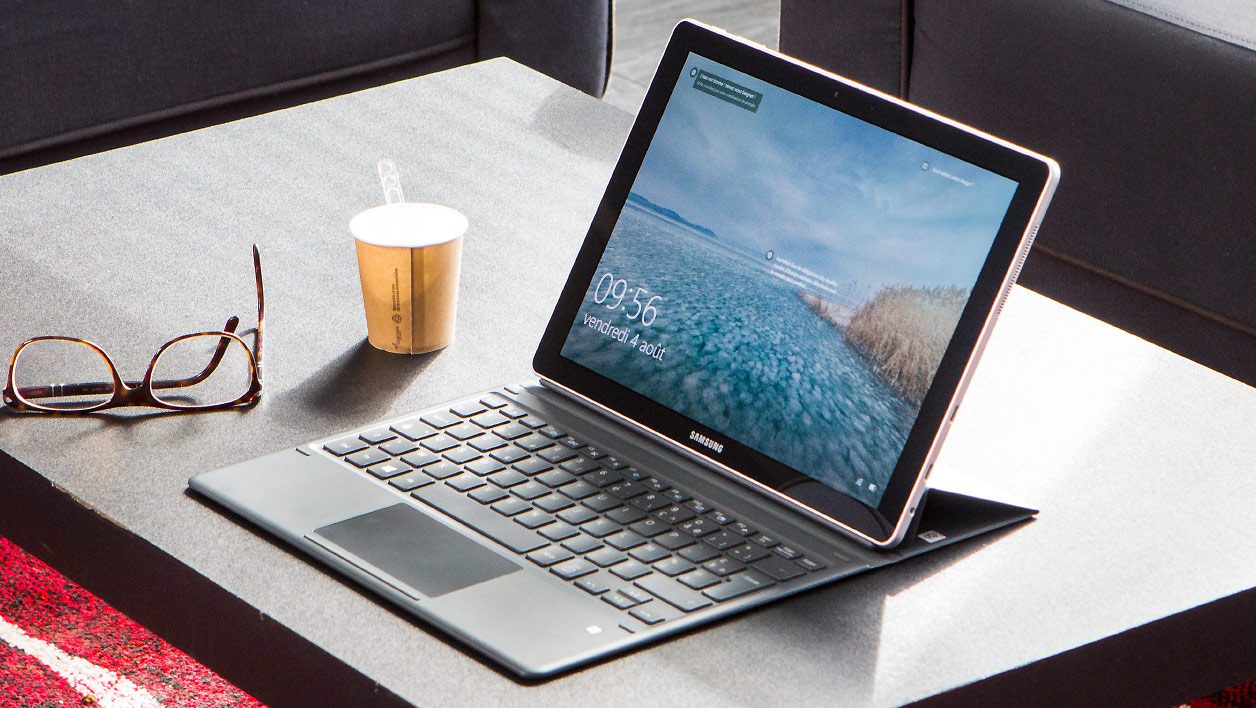 Samsung Galaxy Book 12'' กับ Microsoft Surface Pro 9 (5G)