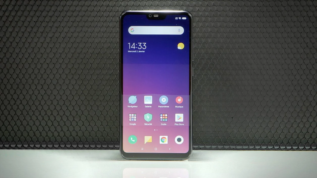 小米 8 Lite 与谷歌 Pixel 9 Pro Fold