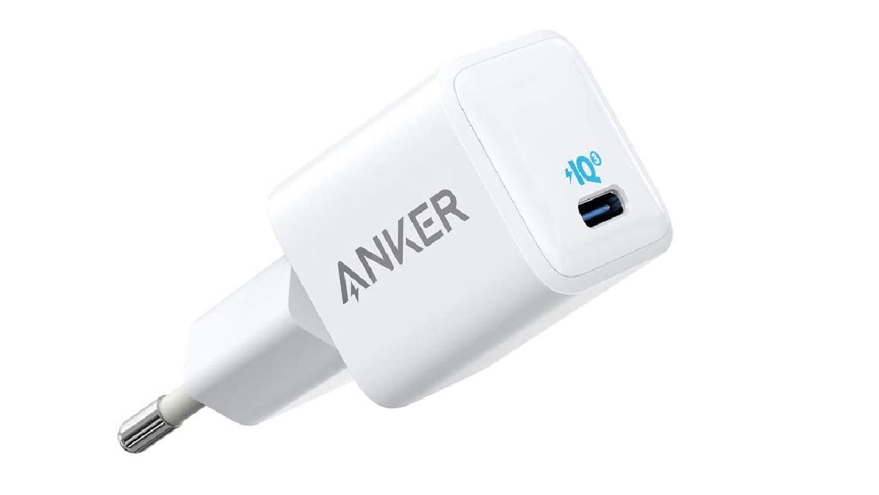 Anker PowerPort III Nano 与 Ugreen 15W 无线充电器