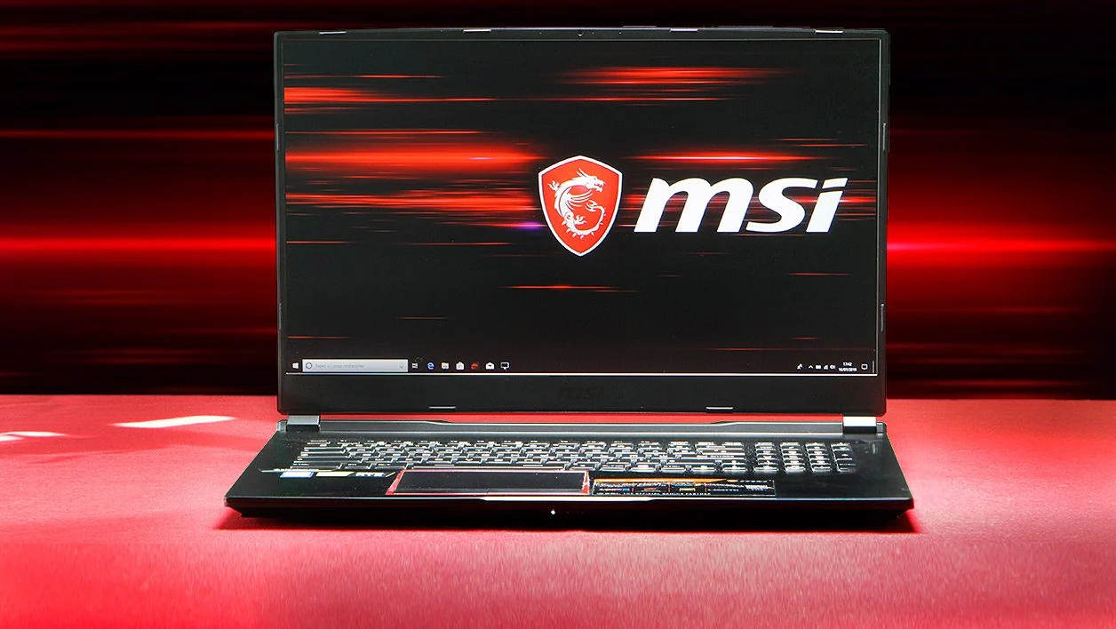 MSI GE75 Raider กับ Razer Blade 18 RZ09-0484TFH3-R3F1