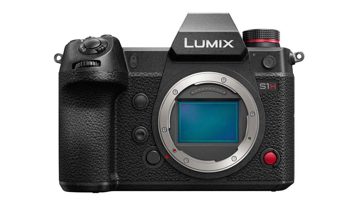 Panasonic Lumix S1H กับ Olympus OM-D E-M1 Mark III