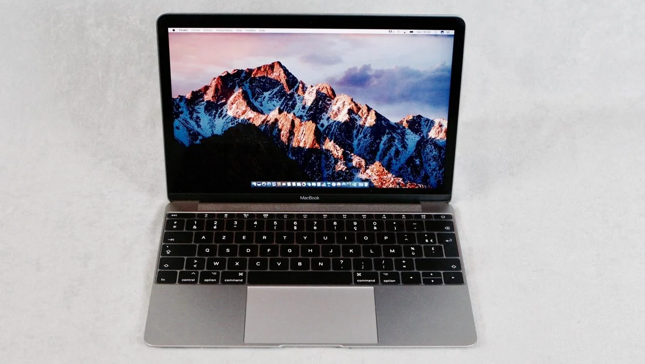 Apple MacBook 12 吋與 Acer Swift Edge SFA16-41-R356