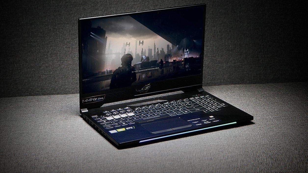 华硕 ROG Strix Hero II (G515GV-ES048T) 与 Razer Blade 18 RZ09-0484TFH3-R3F1