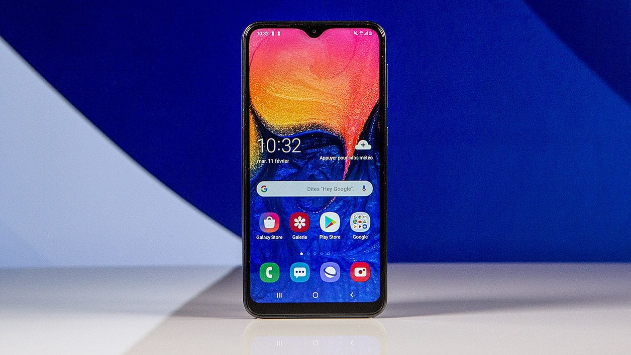 三星 Galaxy A10 与谷歌 Pixel 9 Pro Fold