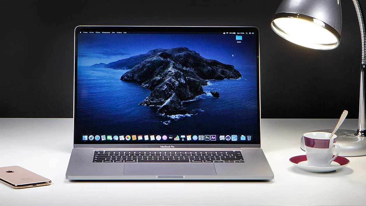 苹果 MacBook Pro 2019 16 英寸与三星 Galaxy Book 3 Ultra