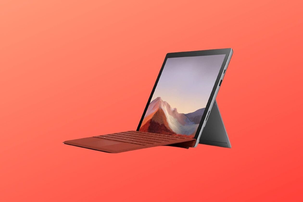 Microsoft Surface pro 混合笔记本电脑售价不到 800 欧元