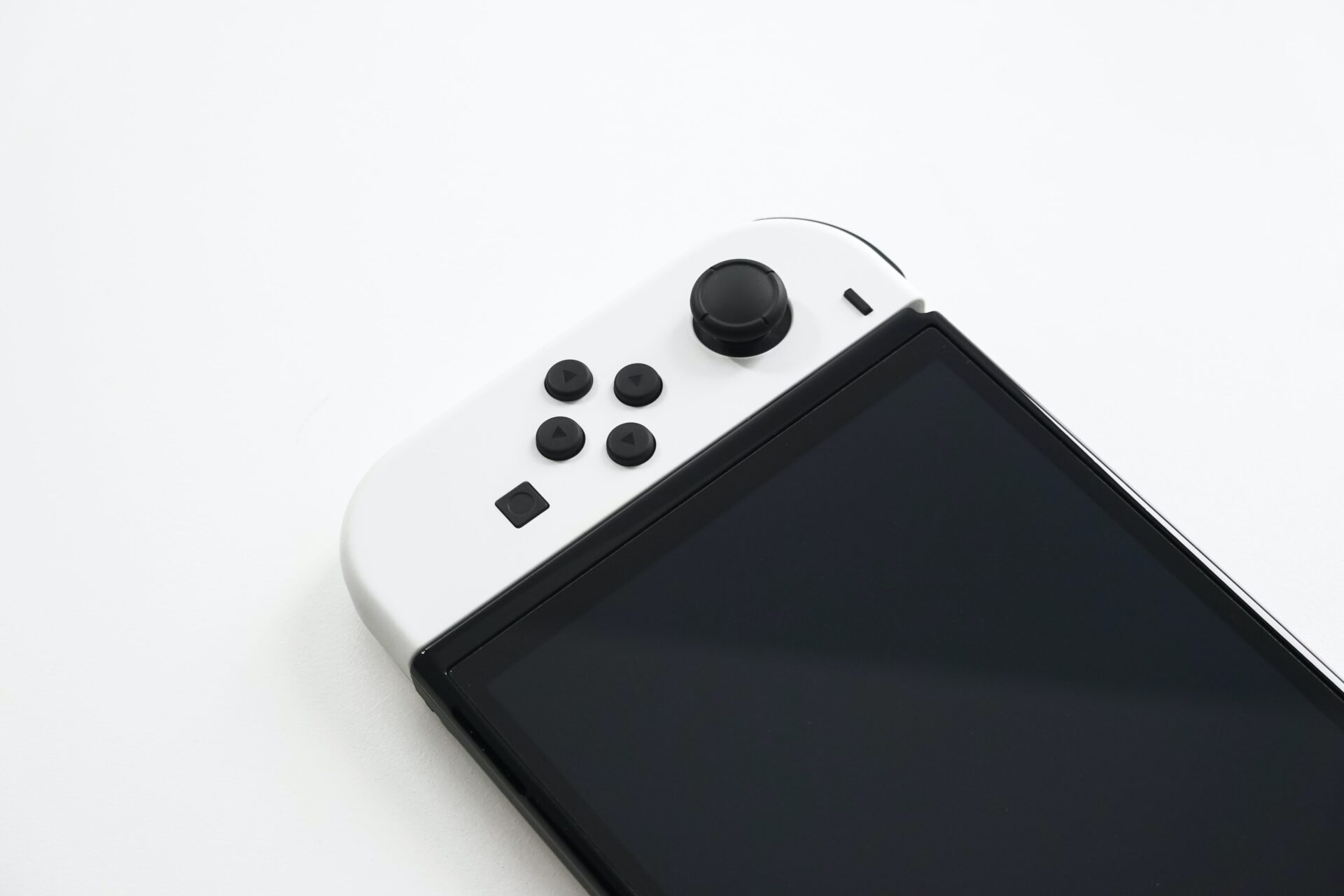 Nintendo Switch Oled 在这个著名网站上以最优惠的价格出售