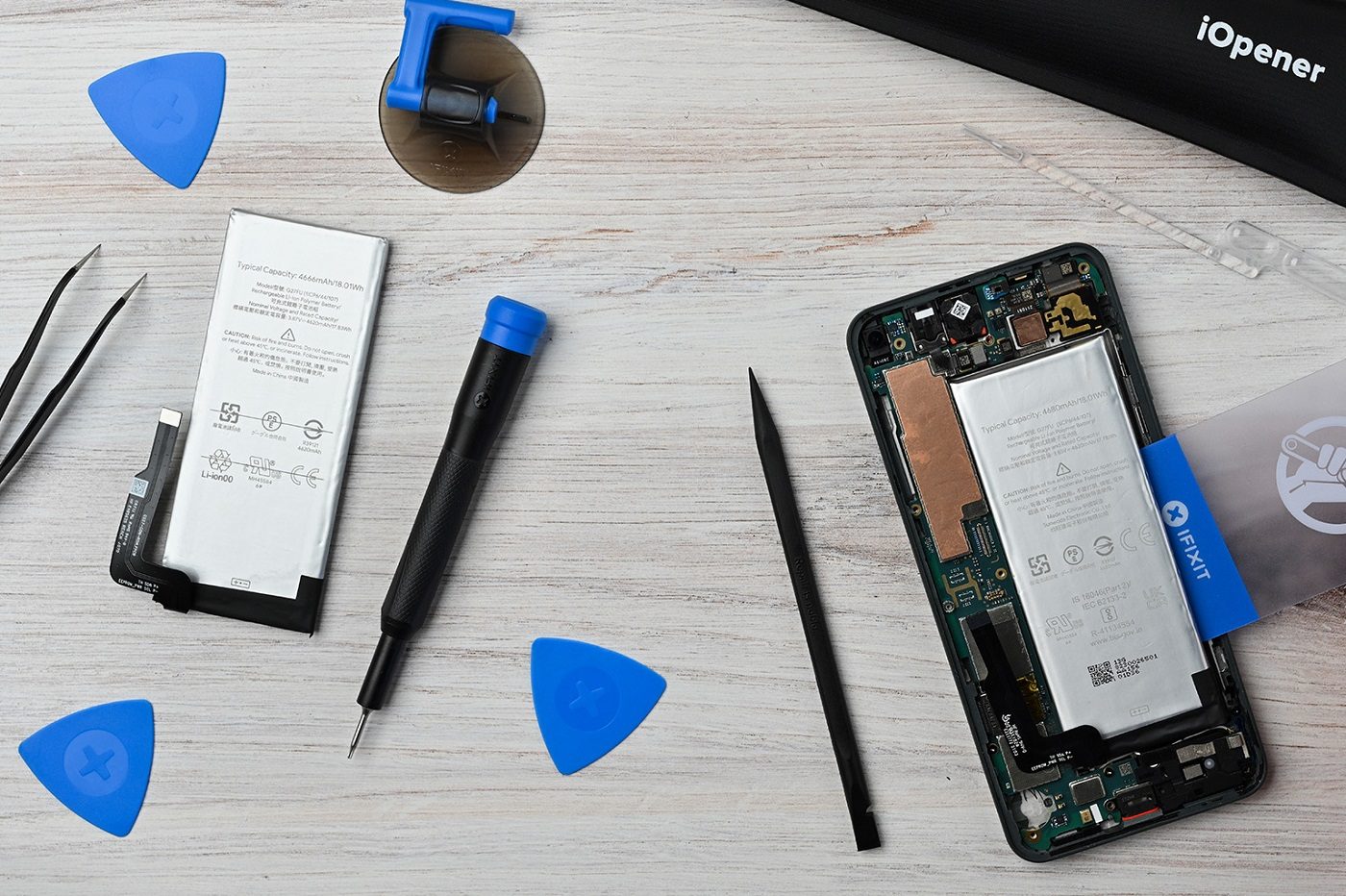 iFixit 提供原厂备件来维修您的 Pixel 智能手机