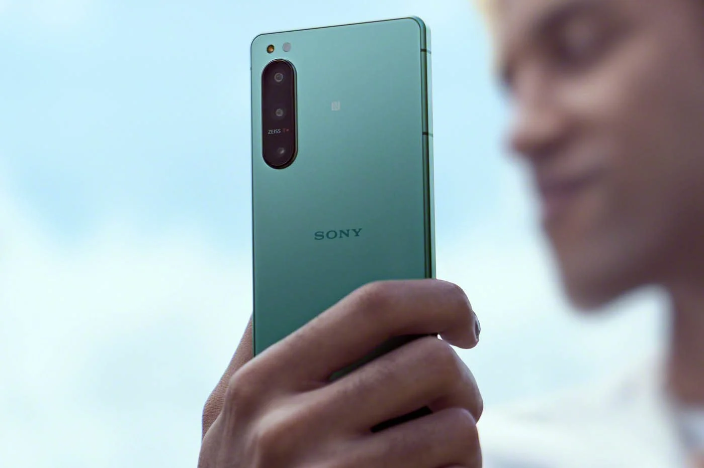 索尼 Xperia 5 IV：错过一代芯片的紧凑型智能手机