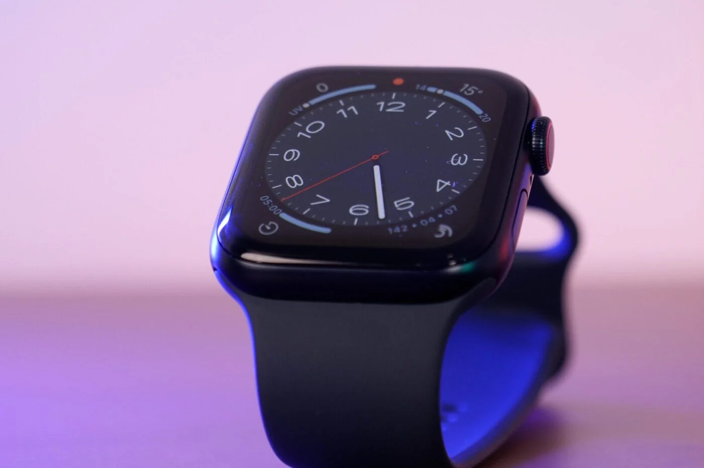 Apple Watch Series 8 對比 Withings ScanWatch 2