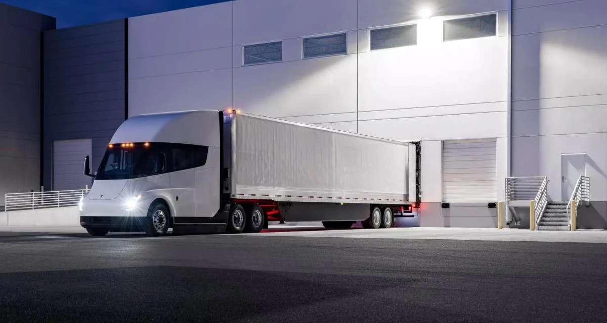 連續故障、煞車問題、調查…回顧 Tesla Semi 非常複雜的起源