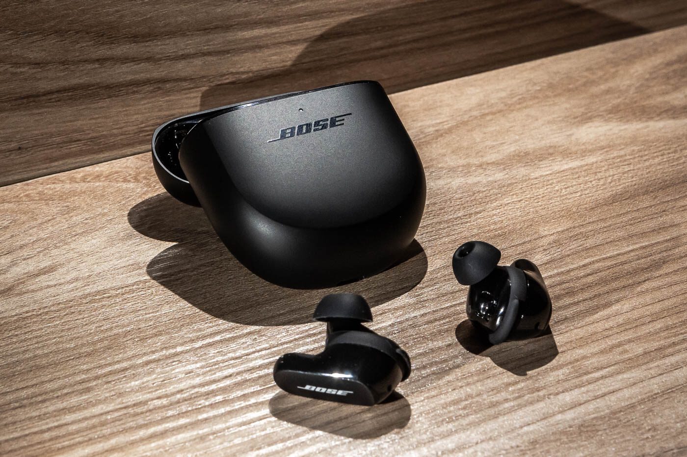 Bose QuietComfort 耳塞 II 與 Shokz OpenRun Pro 2