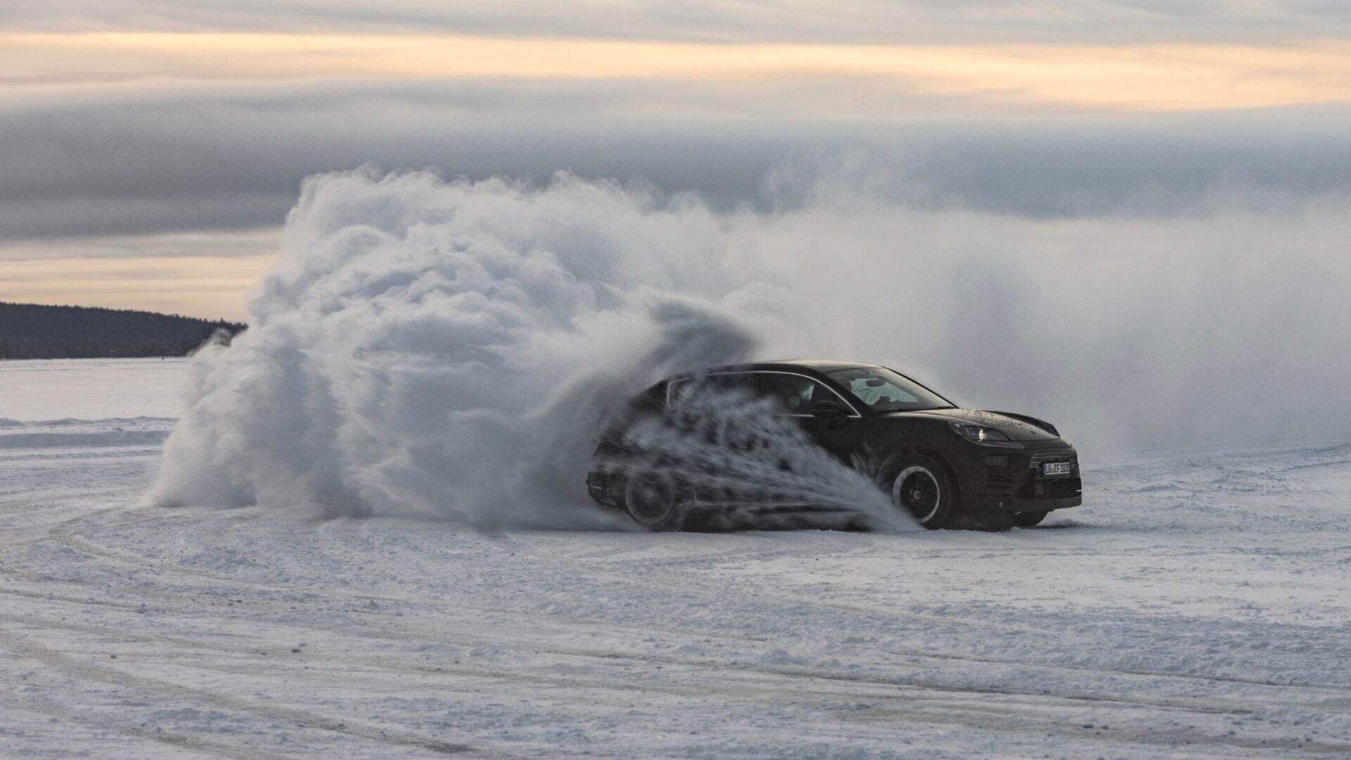 Porsche Macan ระบบไฟฟ้า: แนวคิดที่ยอดเยี่ยมสำหรับการชาร์จอย่างรวดเร็วแม้บนเทอร์มินัลขนาดเล็ก