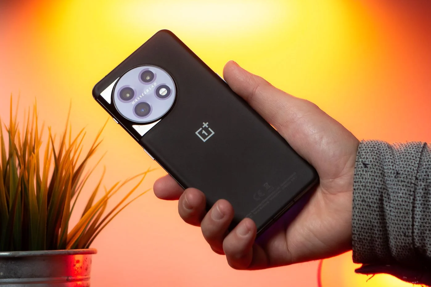 我们对 OnePlus 11 的首次测试证实了这一点：Snapdragon 8 Gen 2 是一颗小炸弹