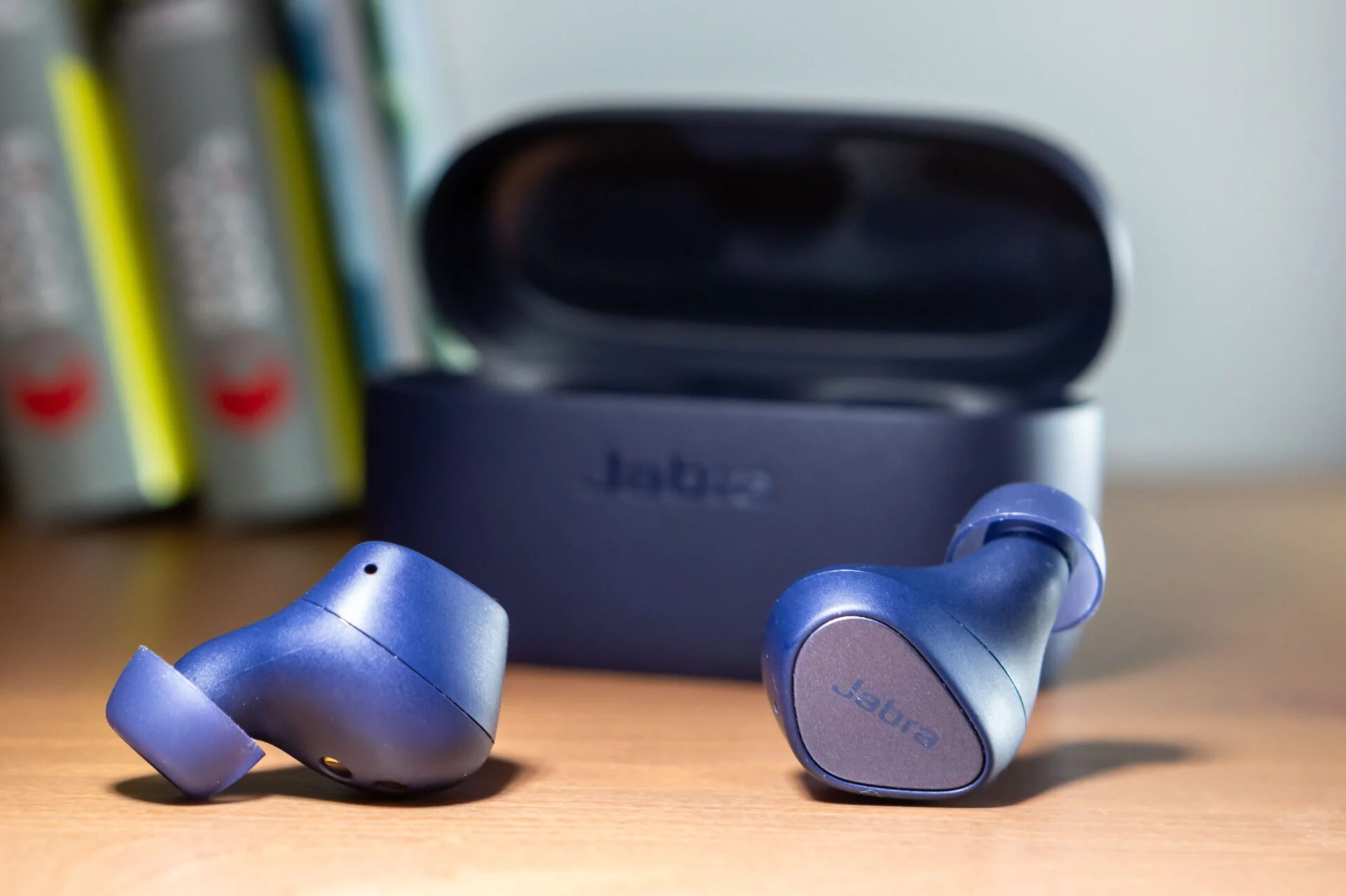 Jabra Elite 4 评测：真正的无线降噪功能，非常适合小预算