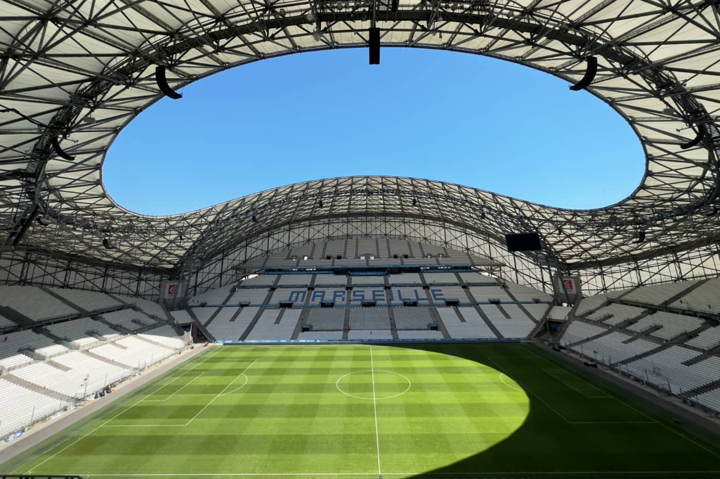 วิธีการที่ Stade Vélodrome นำเสนอตัวเองให้ชาวยุโรปกลายเป็นสถานที่จัดแสดงทางเทคโนโลยีเป็นแห่งแรก