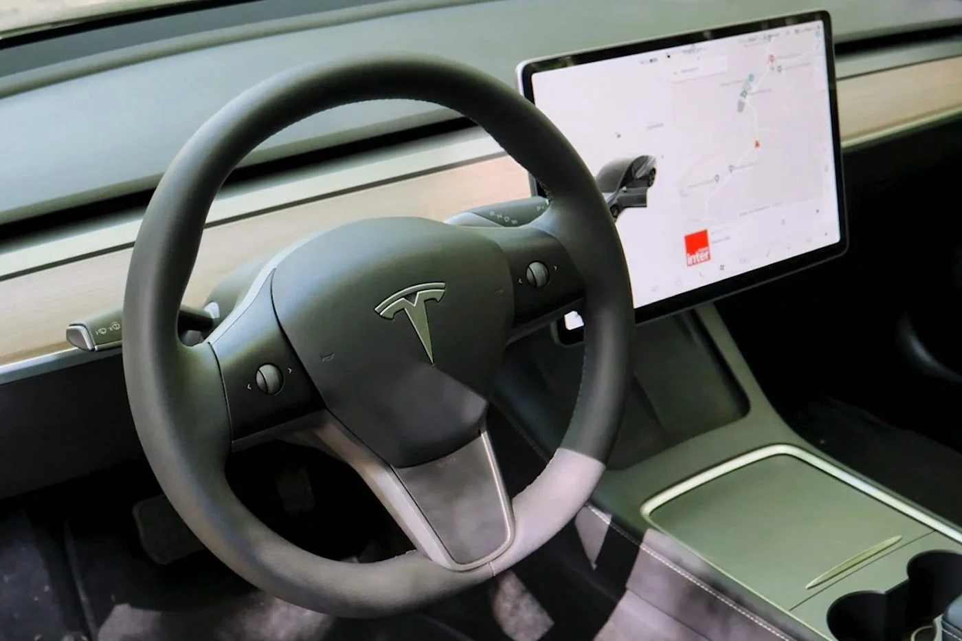 现在可以使用 Siri 控制您的 Tesla