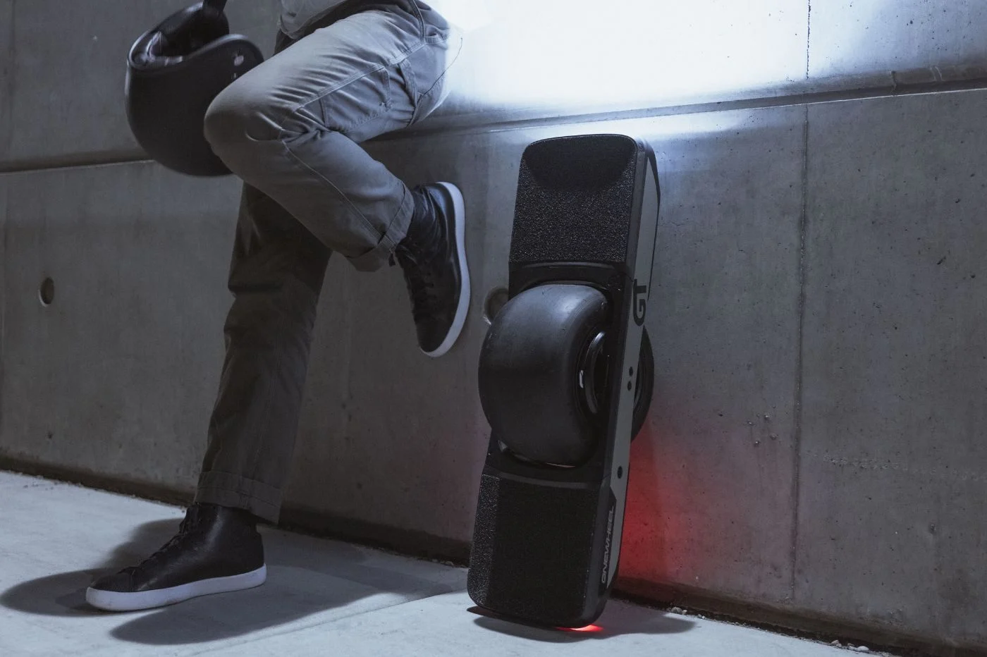 สเก็ตบอร์ดไฟฟ้า Onewheel 300,000 ชิ้นถูกเรียกคืนหลังมีผู้เสียชีวิต 4 ราย