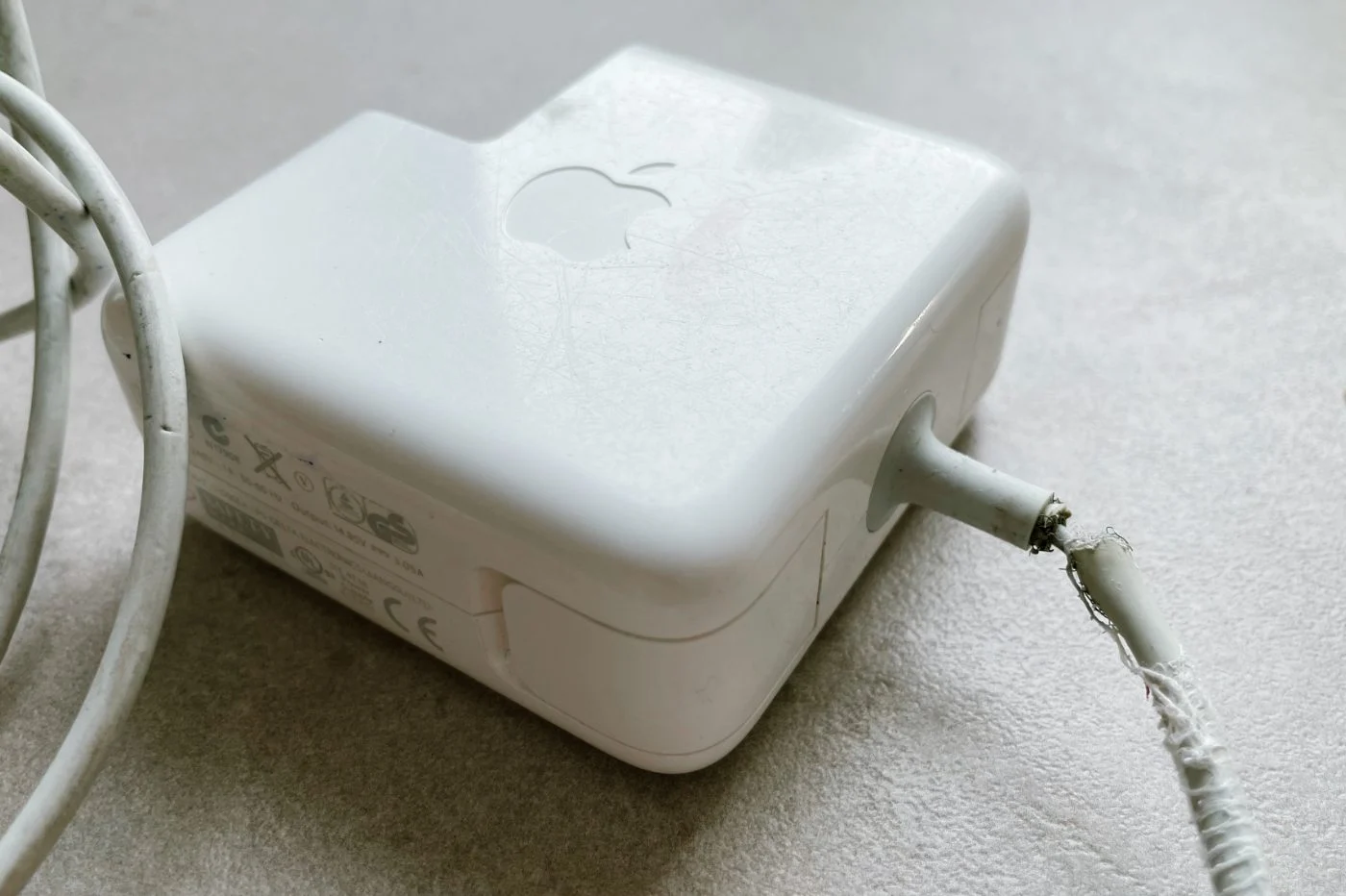 如何維修 MacBook 的 MagSafe 充電器？