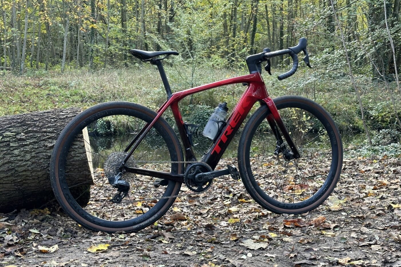 Trek Domane+ SLR 6 AXS 与 Nakamura E-Crossover XA